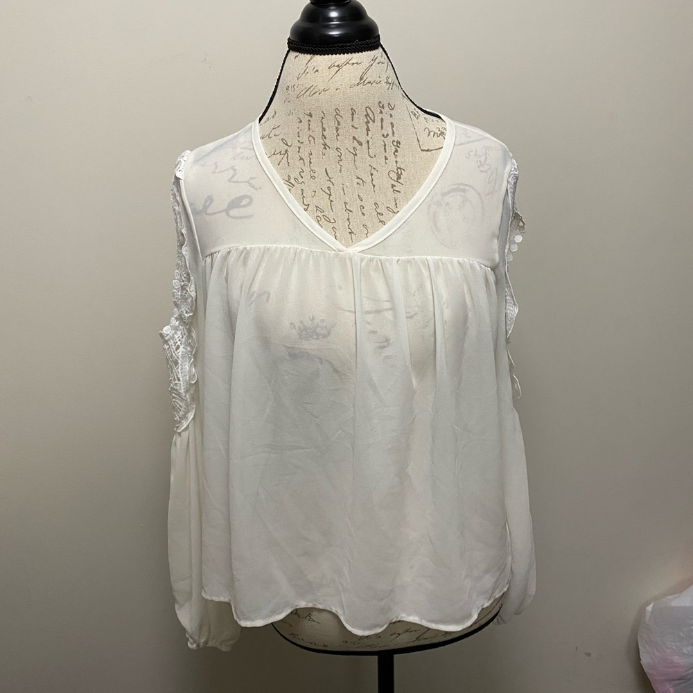 Women’s San Julian Blouse with Cut-Out Detail Sleeev